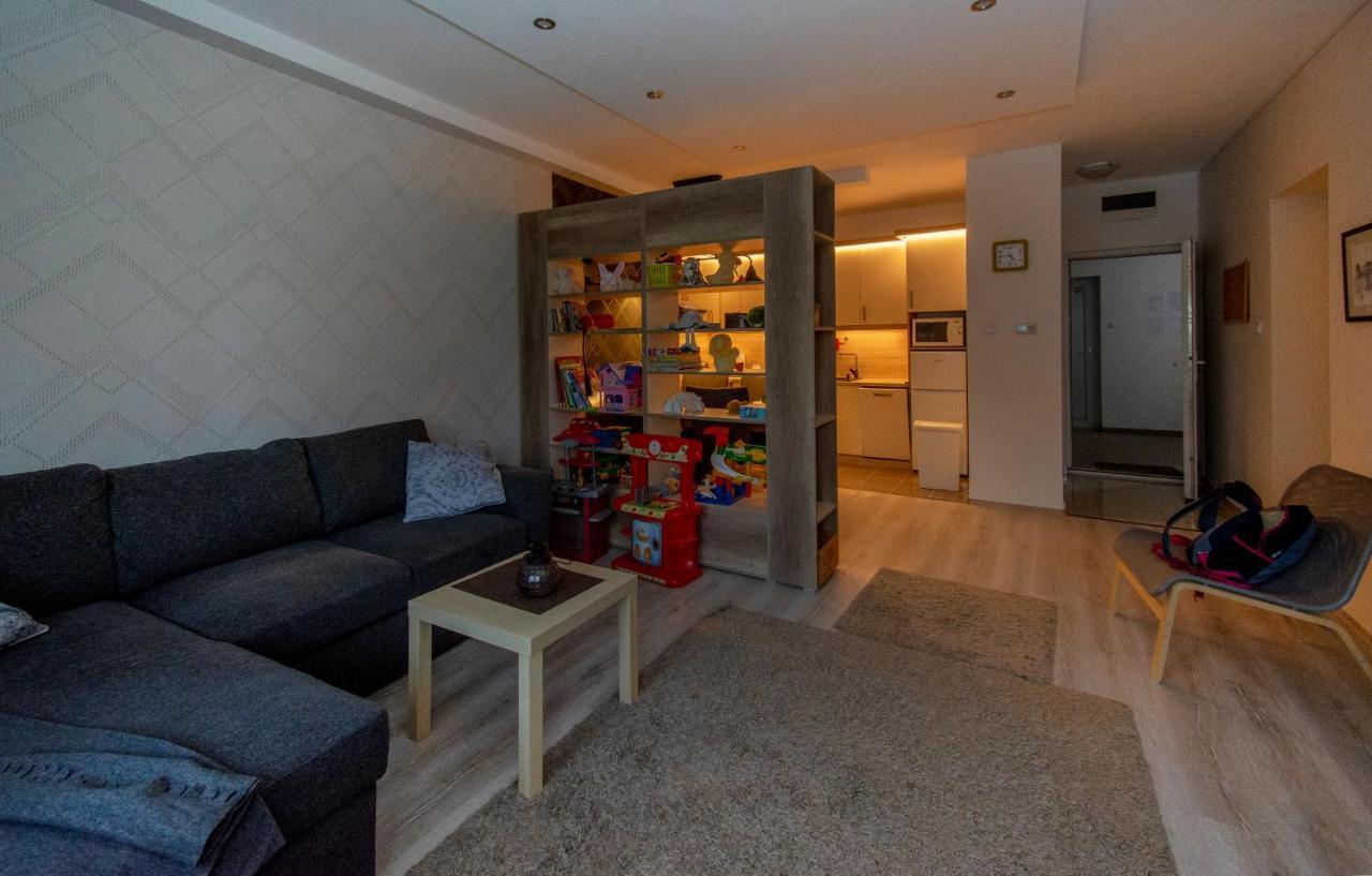 Family Residence Eger Bagian luar foto