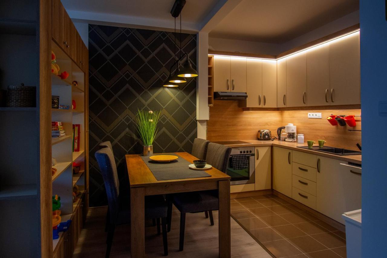 Family Residence Eger Bagian luar foto