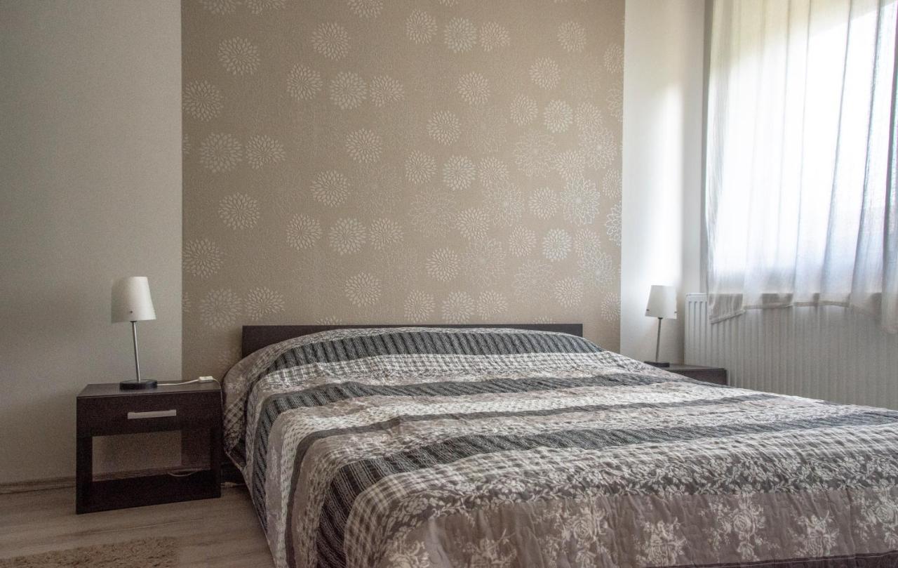 Family Residence Eger Bagian luar foto